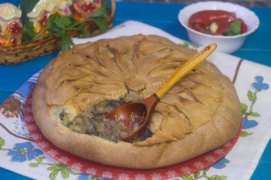 Татарский пирог (балиш) с мясом и картошкой