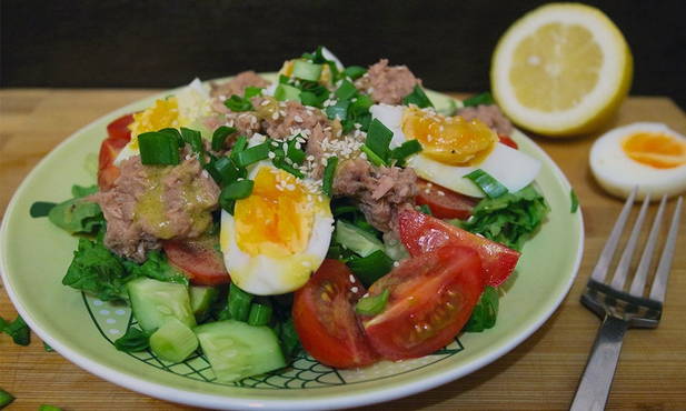ПП салат с тунцом, огурцом и яйцом