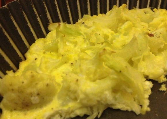 Цветная капуста со сметаной и яйцом в духовке