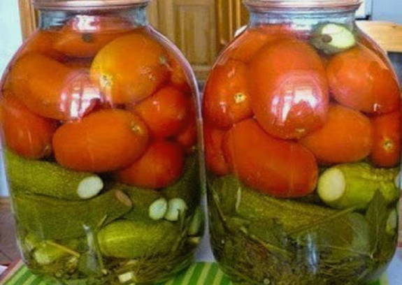 Ассорти из помидоров и огурцов на 2-х литровую банку на зиму