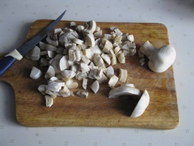 Котлеты из рубленой куриной грудки с сыром и грибами