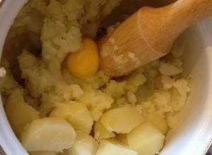 Зразы картофельные с мясным фаршем в духовке