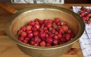 Варенье из клубники с целыми ягодами на зиму