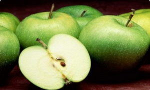 Шарлотка на кефире с яблоками в духовке