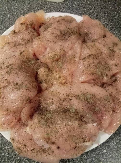 Куриные отбивные на сковороде в панировочных сухарях