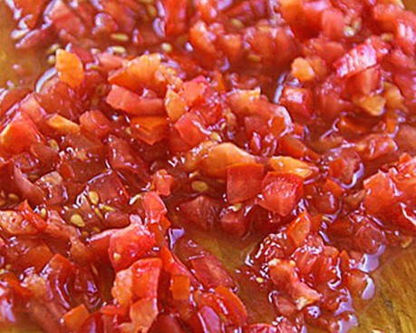 Острый салат из свеклы, помидоров и перца