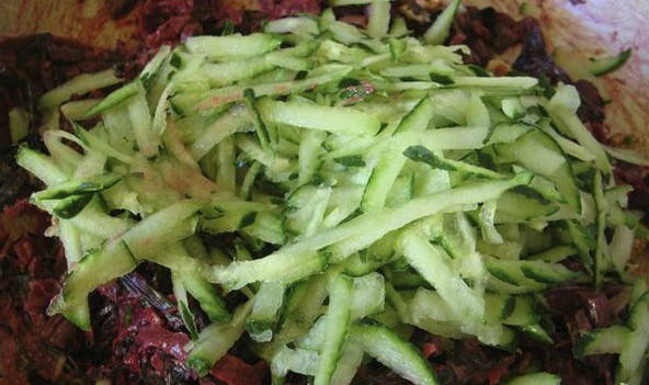 Салат из листьев свеклы