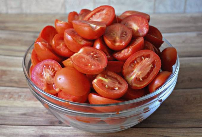 Вяленые помидоры в сушилке для овощей