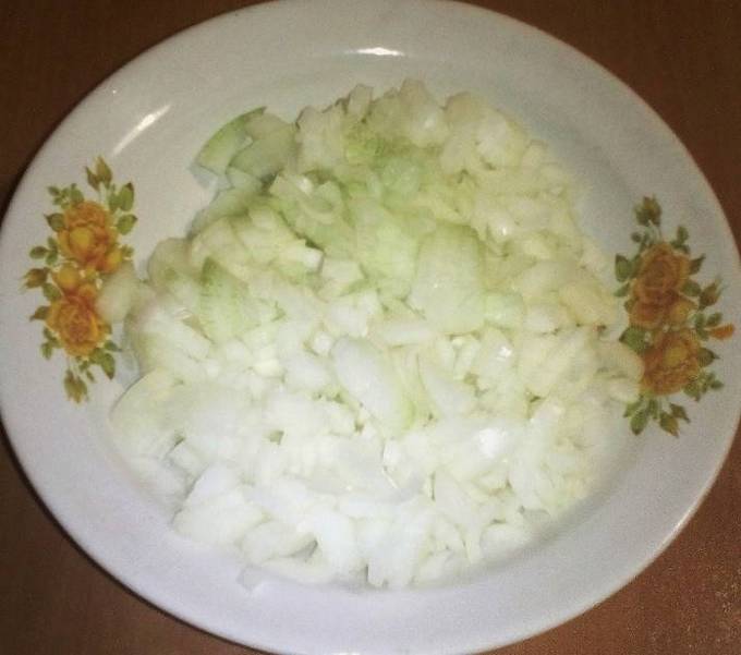 Салат из зеленых помидоров с морковью и луком на зиму