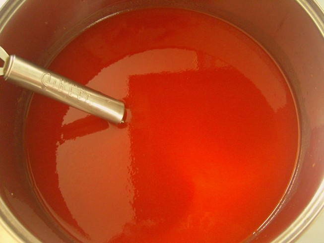 Перец кусочками в томатном соке