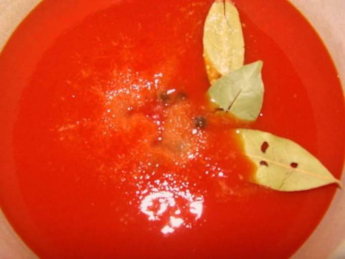 Фаршированный перец в томатном соке