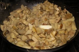 Белые грибы жареные на сковороде