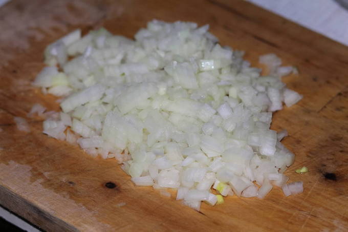 Салат с овощами, рисом и скумбрией на зиму