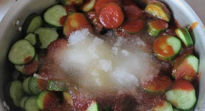 Резаные огурцы в томатном соусе на зиму
