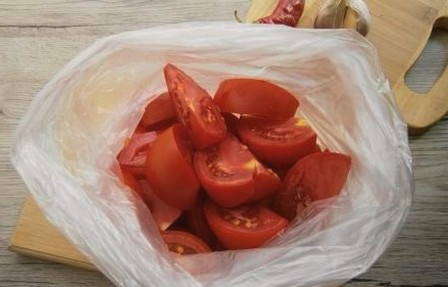 Малосольные помидоры с болгарским перцем в пакете
