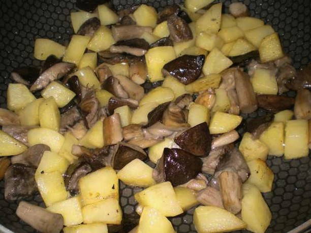 Подберезовики с картошкой в сметане