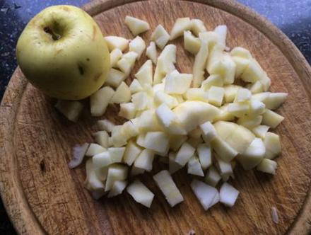 Пышные оладьи на кефире с яблоками