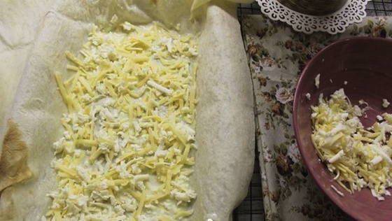 Ленивая ачма из лаваша с сыром в духовке