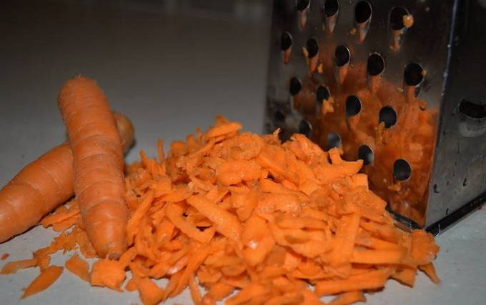 Шаурма в лаваше с курицей, корейской морковью и огурцом