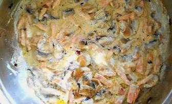 Карбонара с ветчиной и грибами в сливочном соусе
