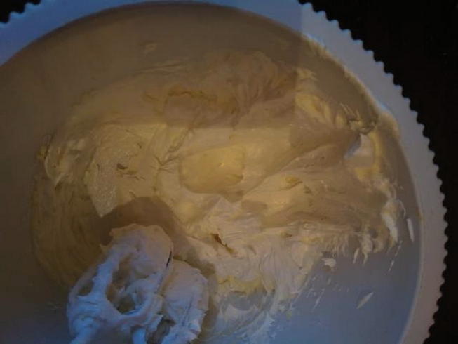 Крем из творожного сыра Хохланд для торта