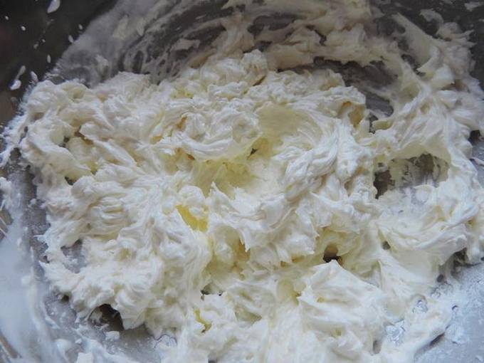 Белково-масляный крем для украшения торта
