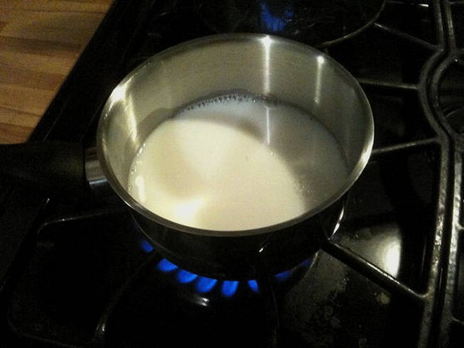 Тесто для пельменей на молоке с яйцом