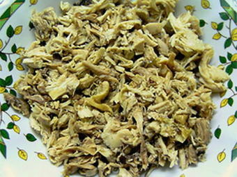 Салат «Подсолнух» с курицей, грибами, сыром и чипсами
