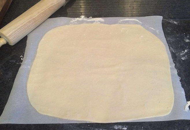 Тесто на молоке без дрожжей с яйцами для пиццы в духовке