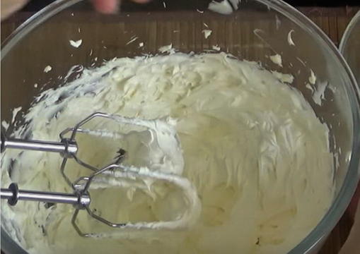 Масляный крем для украшения торта, который хорошо держит форму