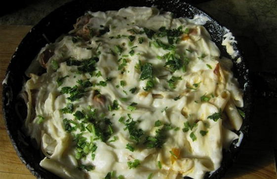 Запеканка из макарон с сосисками и сыром в духовке
