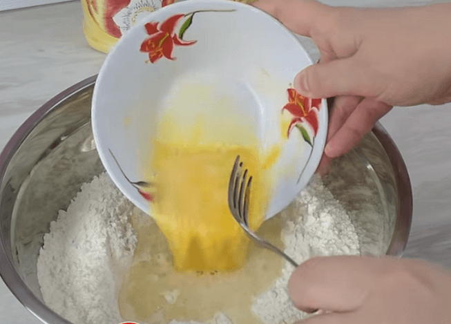 Эластичное тесто для пельменей домашних на воде