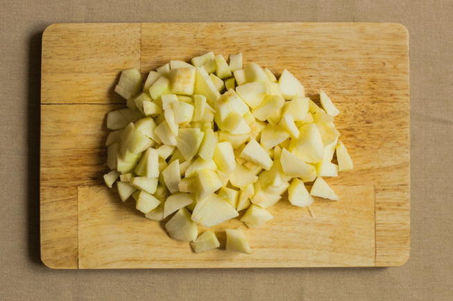 Крабовый салат с кукурузой, огурцом и яблоком