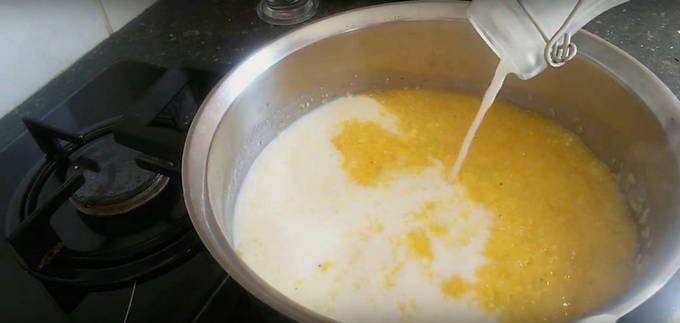 Как сварить кукурузную кашу на молоке для ребенка