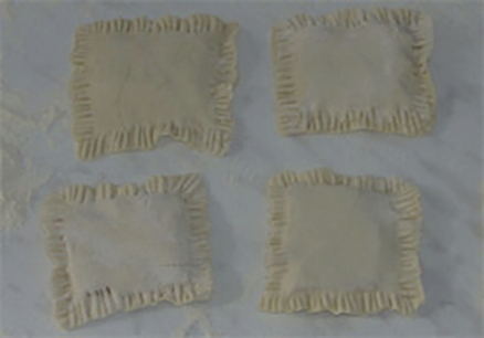 Конвертики из слоеного теста с ветчиной и сыром