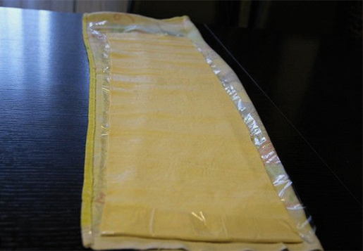 Сосиски в слоеном дрожжевом тесте с сыром в духовке