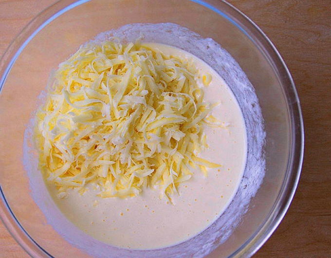 Лепешки с сыром, творогом и яйцом на сковороде