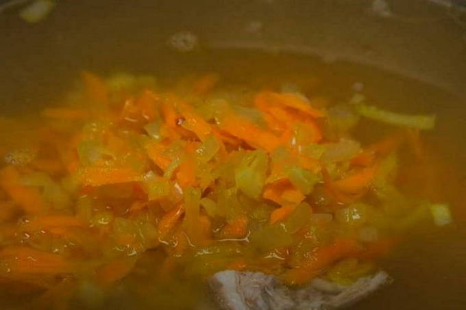 Бабушкин суп с клецками на курином бульоне