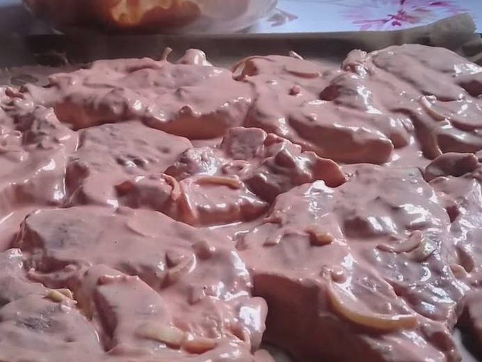 Кусочки свинины в майонезе в духовке