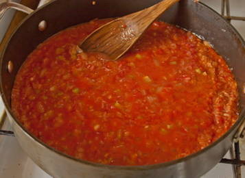 Куриный плов с томатной пастой на сковороде