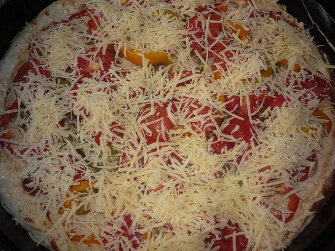 Пицца на кефире с сыром и помидорами в духовке