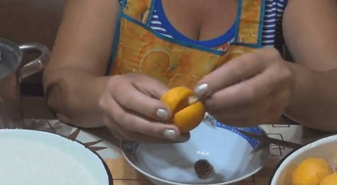 Варенье из абрикосов с грецким орехом пятиминутка