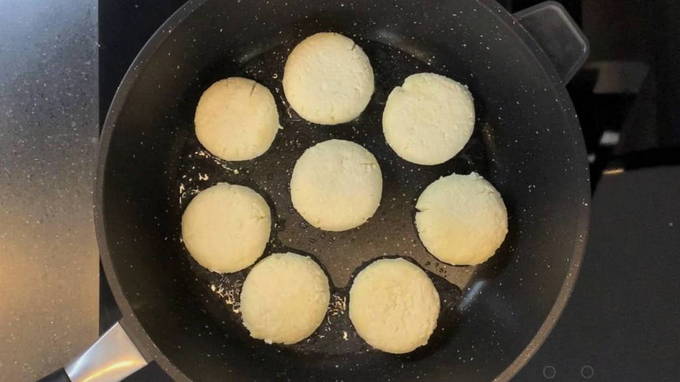 Сырники из творога без яиц на сковороде
