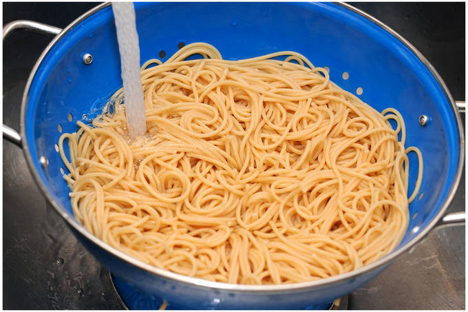 Спагетти с курицей в сливочном соусе с сыром