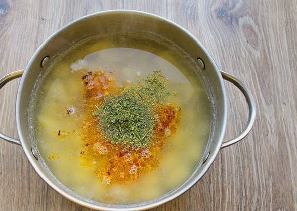 Сырный суп с копченой курицей и плавленым сыром