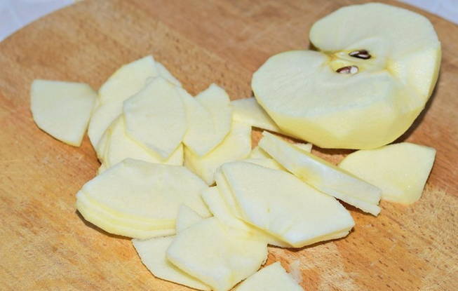Сырники с яблоком и творогом на сковороде