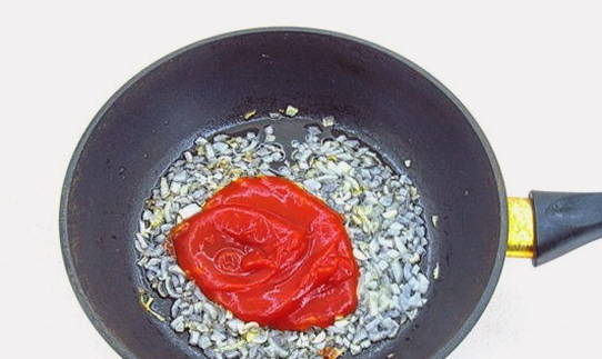 Макароны в томатном соусе
