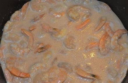 Креветки в сливочном соусе с чесноком