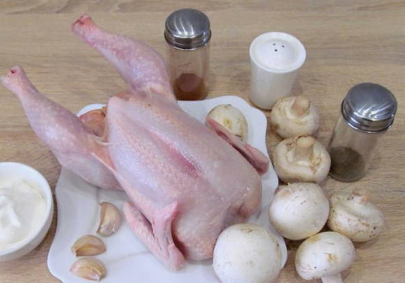 Курица с шампиньонами в духовке