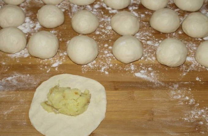 Пирожки на картофельном отваре с сухими дрожжами